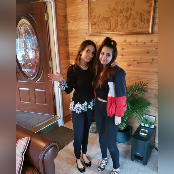 Welcome to my Posh Closet!! - Picture 9 of 15